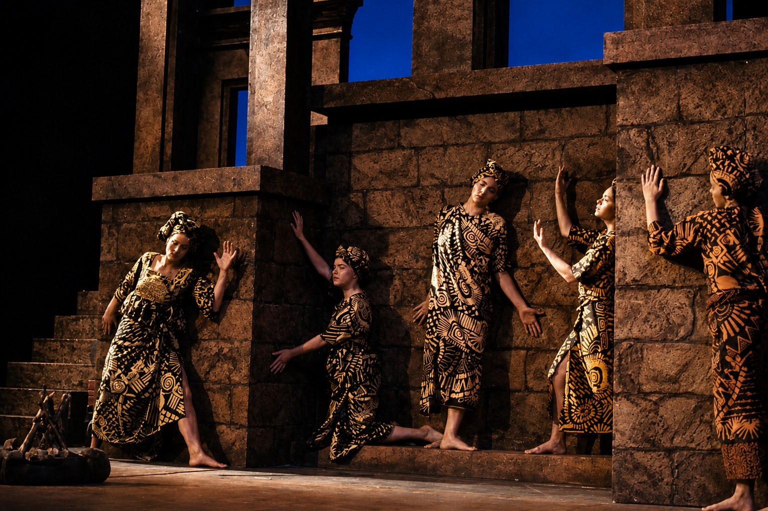 Company on stilts, The Trojan Women